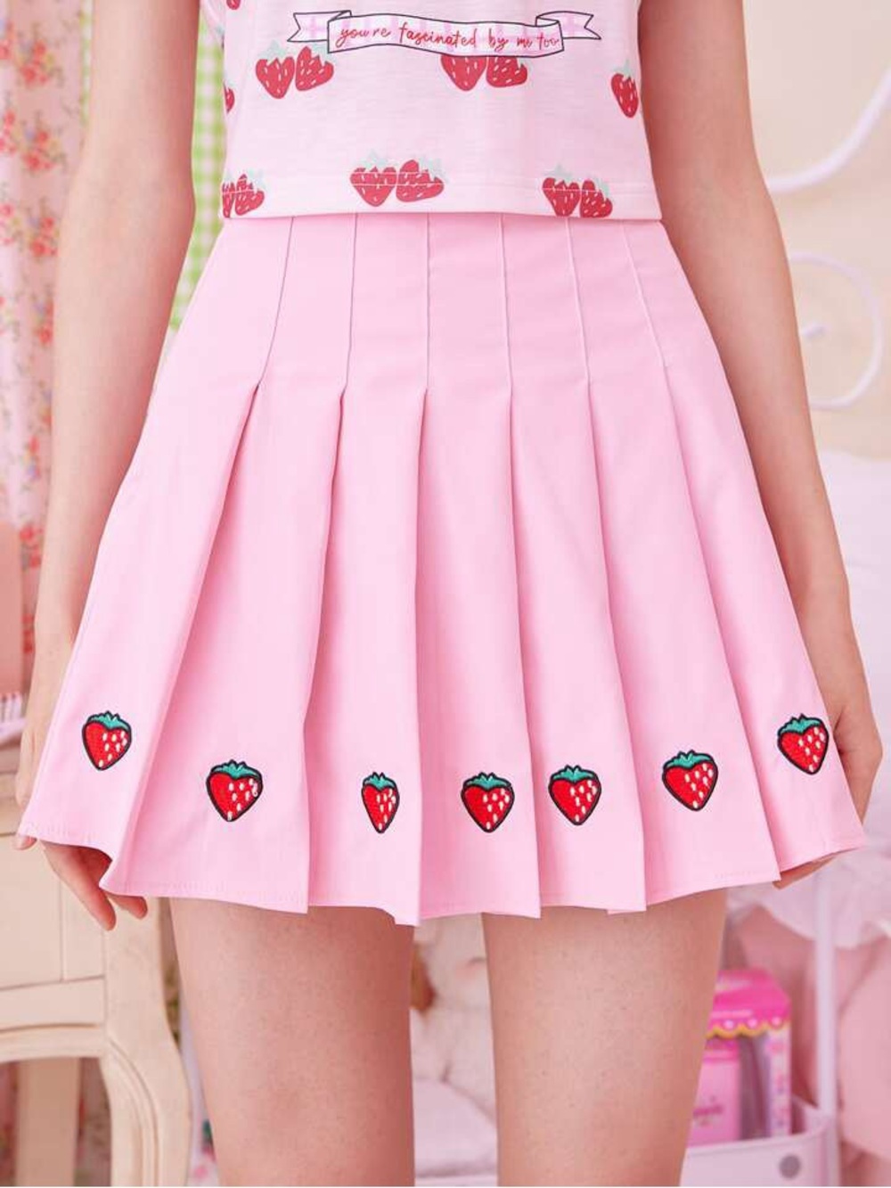 Strawberry Pleated Skirt Size XS